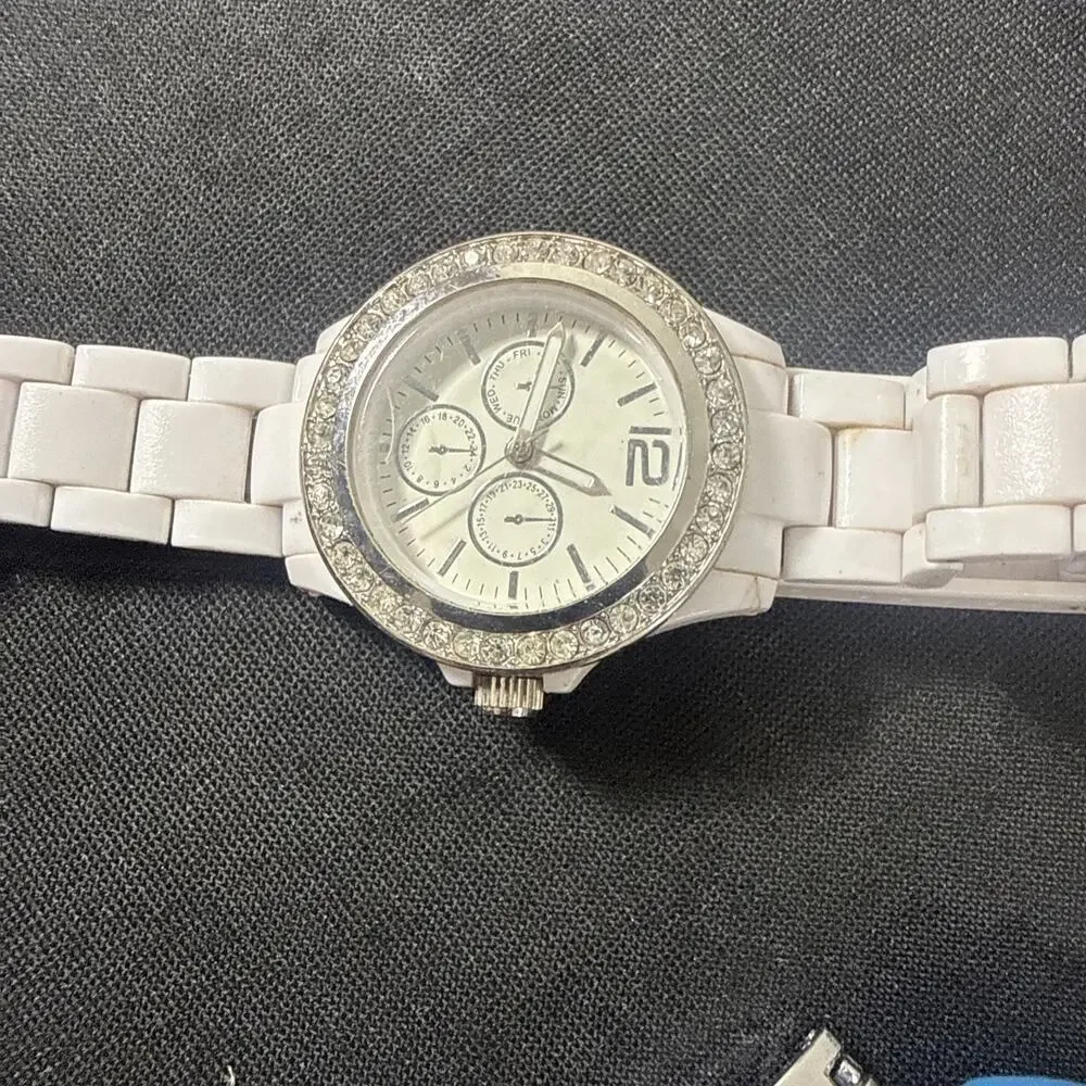 (A10) Bulk Lot 25 Watches Vintage And Modern New Batteries Fossil/Relic/Timex